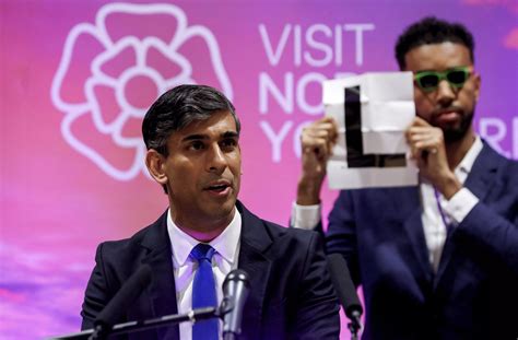 Labour wins UK election as Sunak concedes defeat .